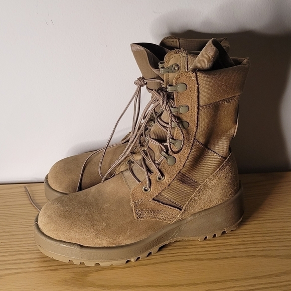 Combat Women's Army Vibram Weatherproof Boot - size (4W) - Excellent Condition - Picture 3 of 11